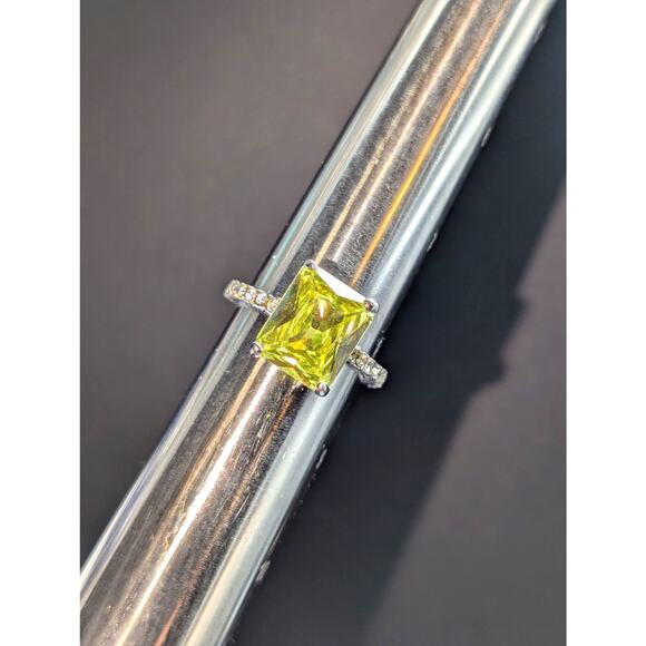 Demi-Parure Set of Green Apple Crystal Silver Tone Rhinestone Jewelry - Picture 7 of 10